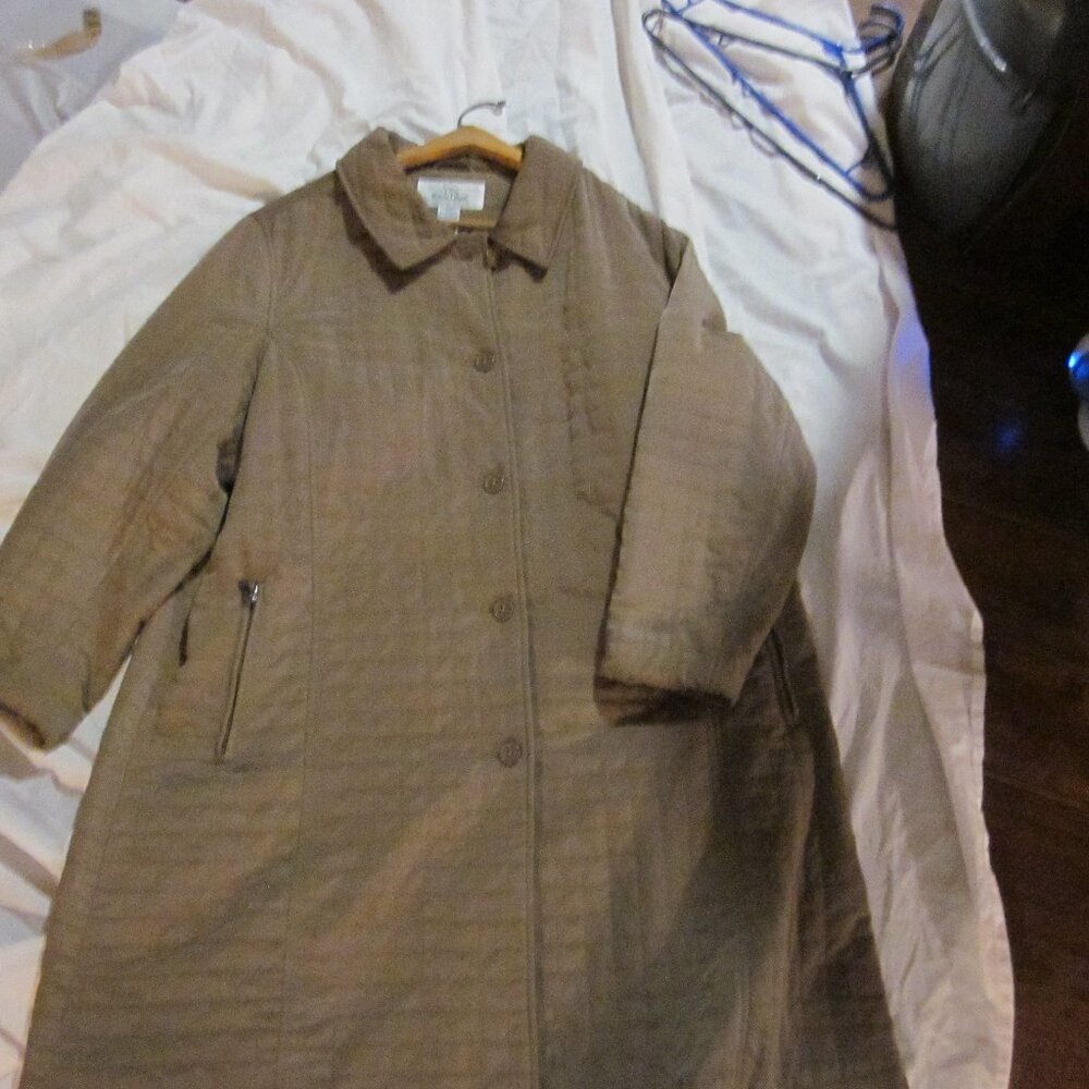 Vtg long willowlane quilted coat 1 x brown mint